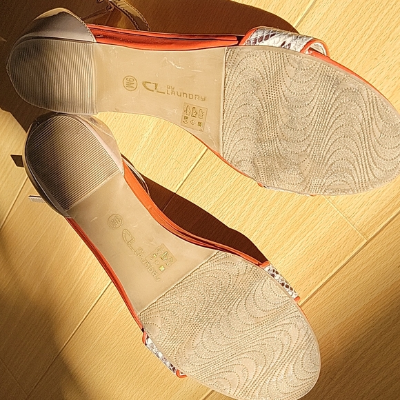 Size 9 Sandals Orange Taupe Snakeskin Print - Picture 3 of 5